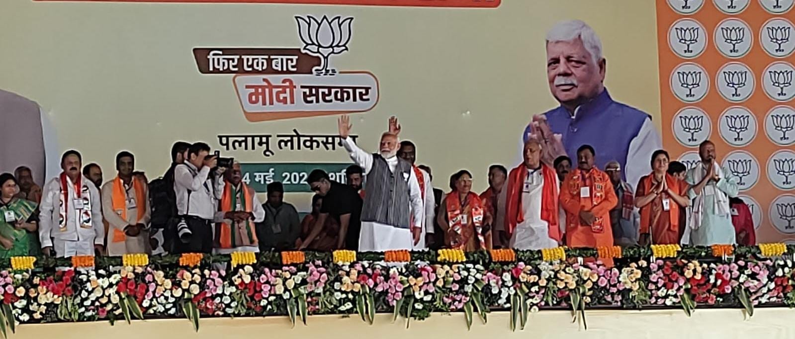 Strong India now desires a strong government: Narendra Modi
