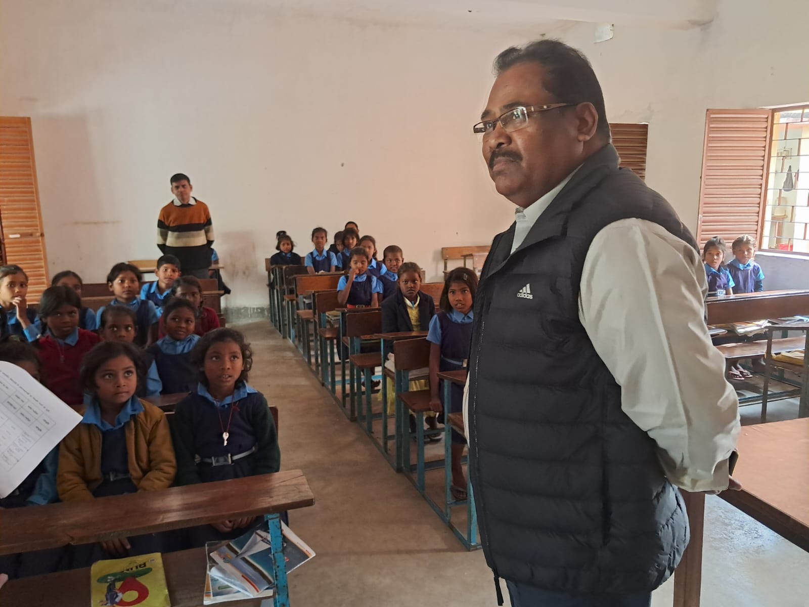 Commissioner Conducts Surprise Inspection of Residential PrimarySchool for Scheduled Caste Girls
