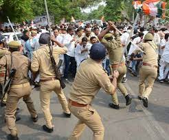 The workers who were on strike did stone pelting, three laborers injured in lathi charge