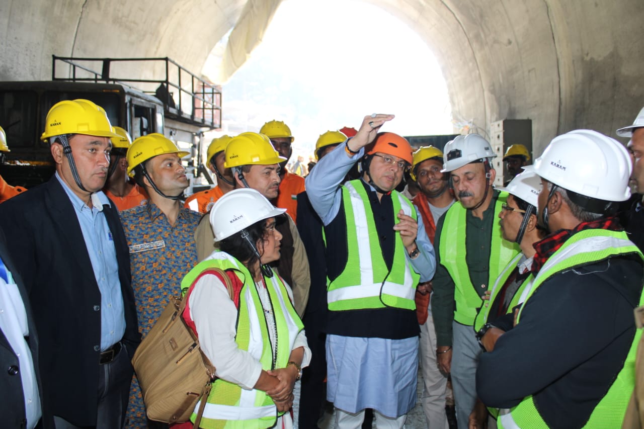 CM  Dhami Assesses Landslide Incident in Silkyara Tunnel