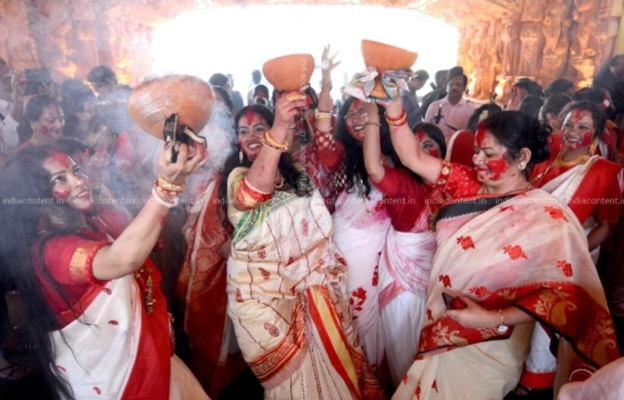Dhunuchi Naach: Where Devotion Finds Its Rhythm